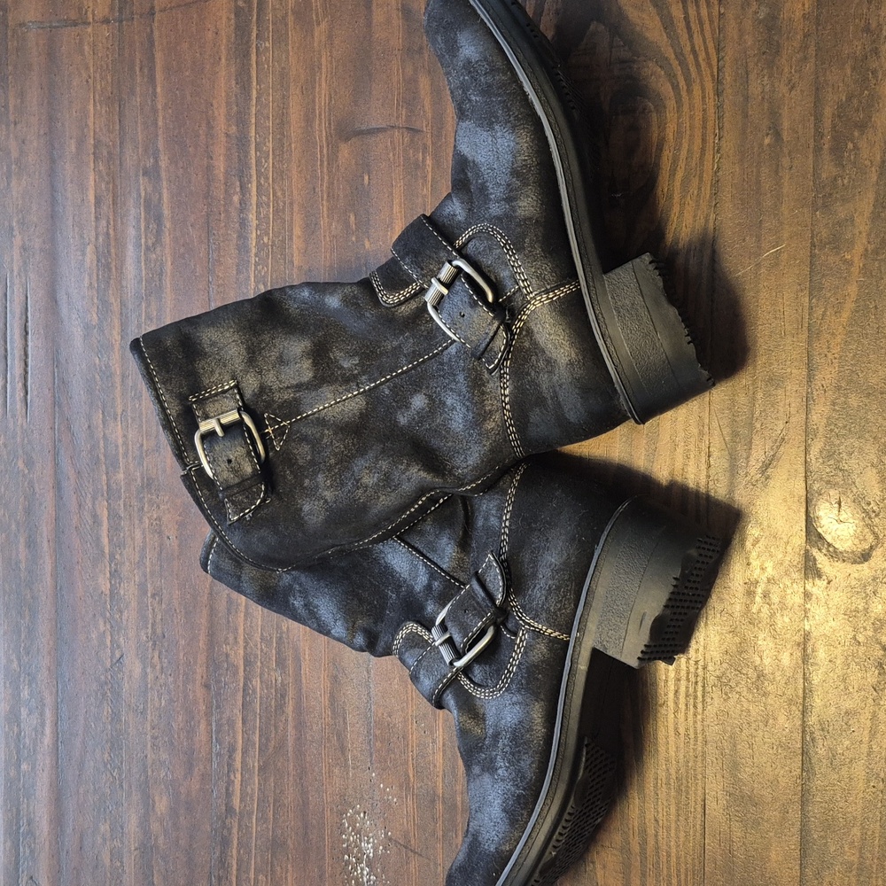NWOT Beartraps pull on boots
